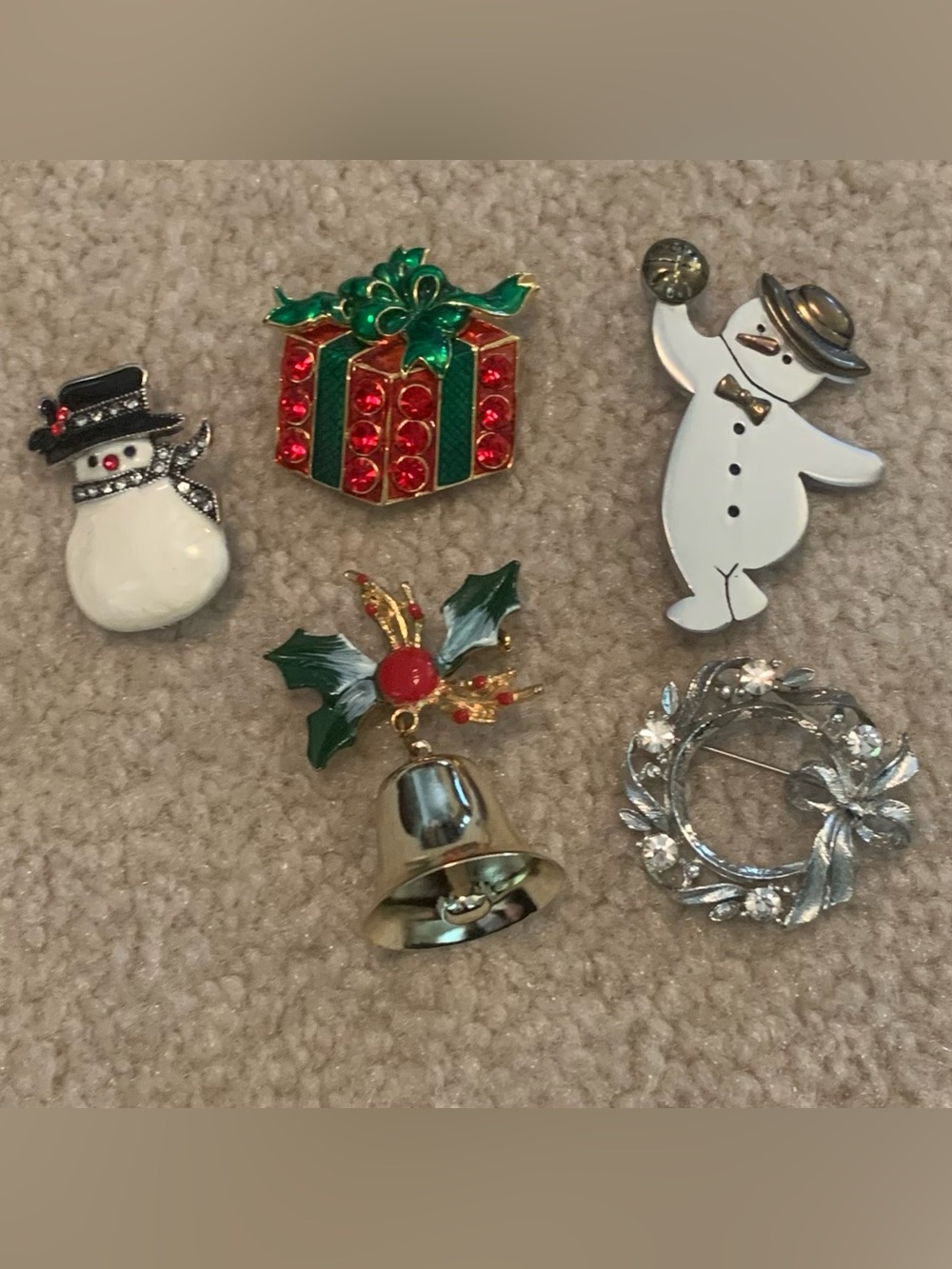 Lot of 5 Vintage Winter Holiday Xmas Themed Pins Brooches Snowman Wreath Bell